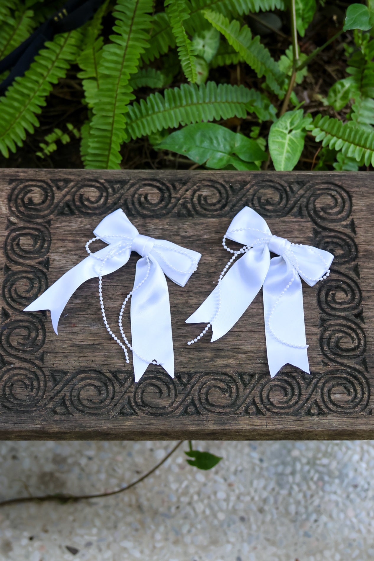 White Clip Bows - 2pk